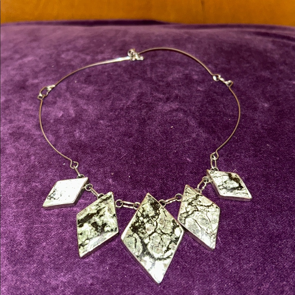 🌼2 for $35🌼Elegant Silver necklace with semiprecious stone inlay